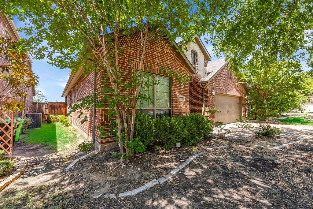 1721 Medina Lane
