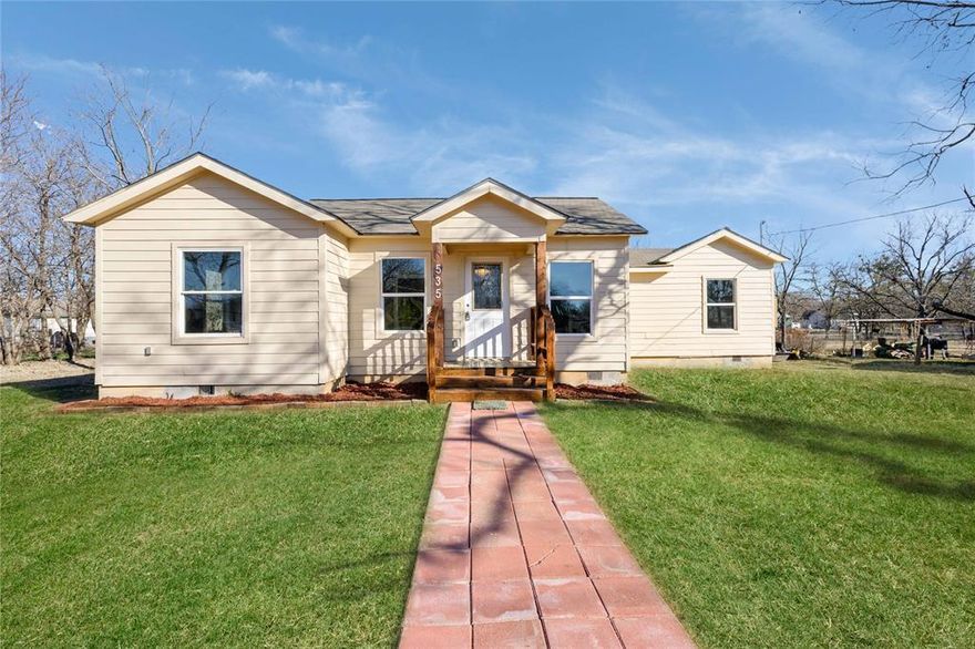 Complete update 3 bedroom 3 full bathrooms. Spray foam Insulation, new plumbing new electrical, new AC Heat, new appliances Walk In pantry, custom cabinets, Move in ready, only 15 minutes from Stephenville.