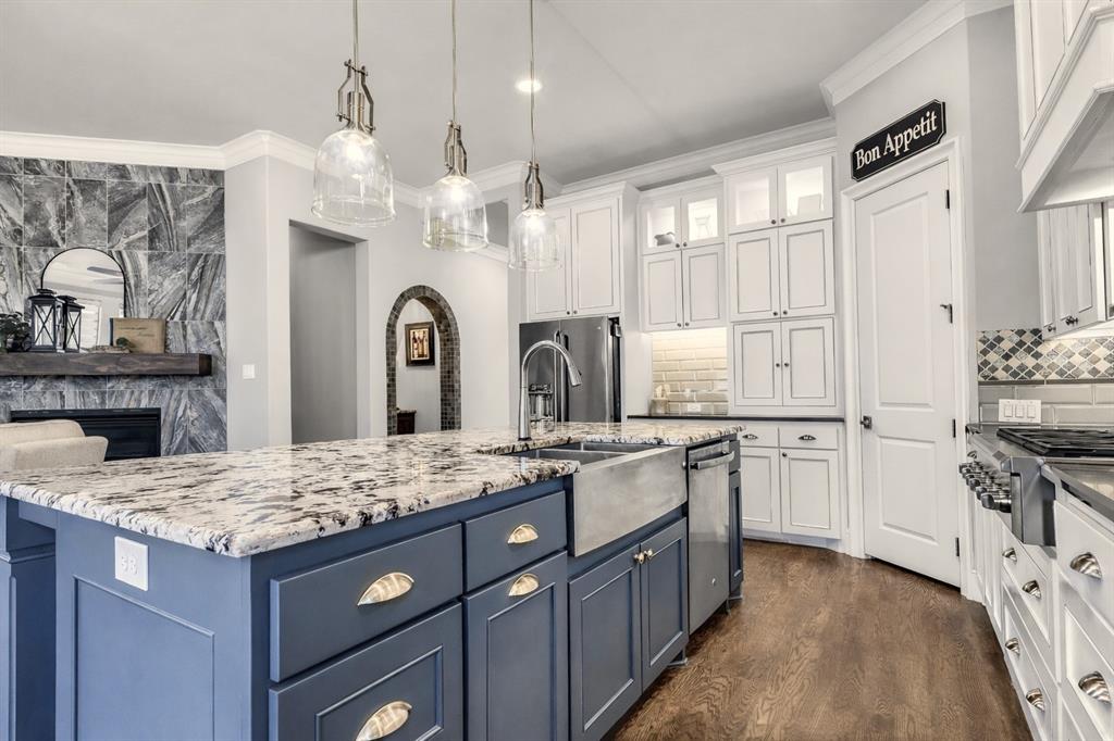 4407 Eastwoods Drive