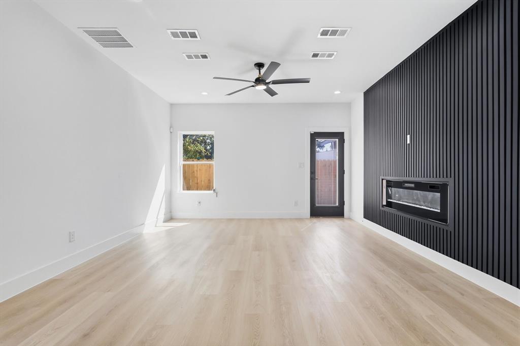 lincoln Manor - Residential