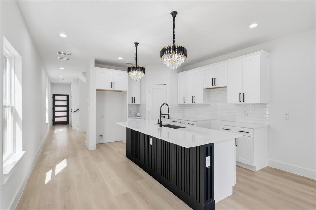 lincoln Manor - Residential