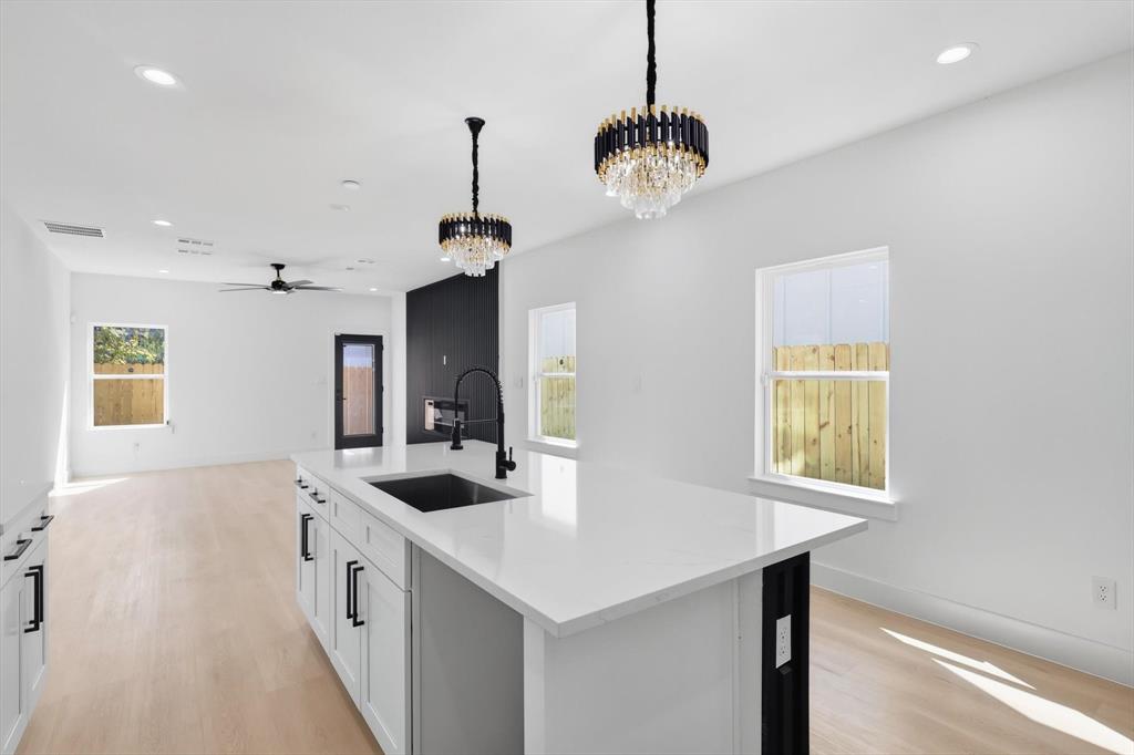 lincoln Manor - Residential