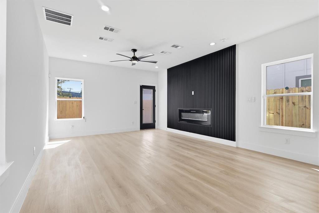 lincoln Manor - Residential