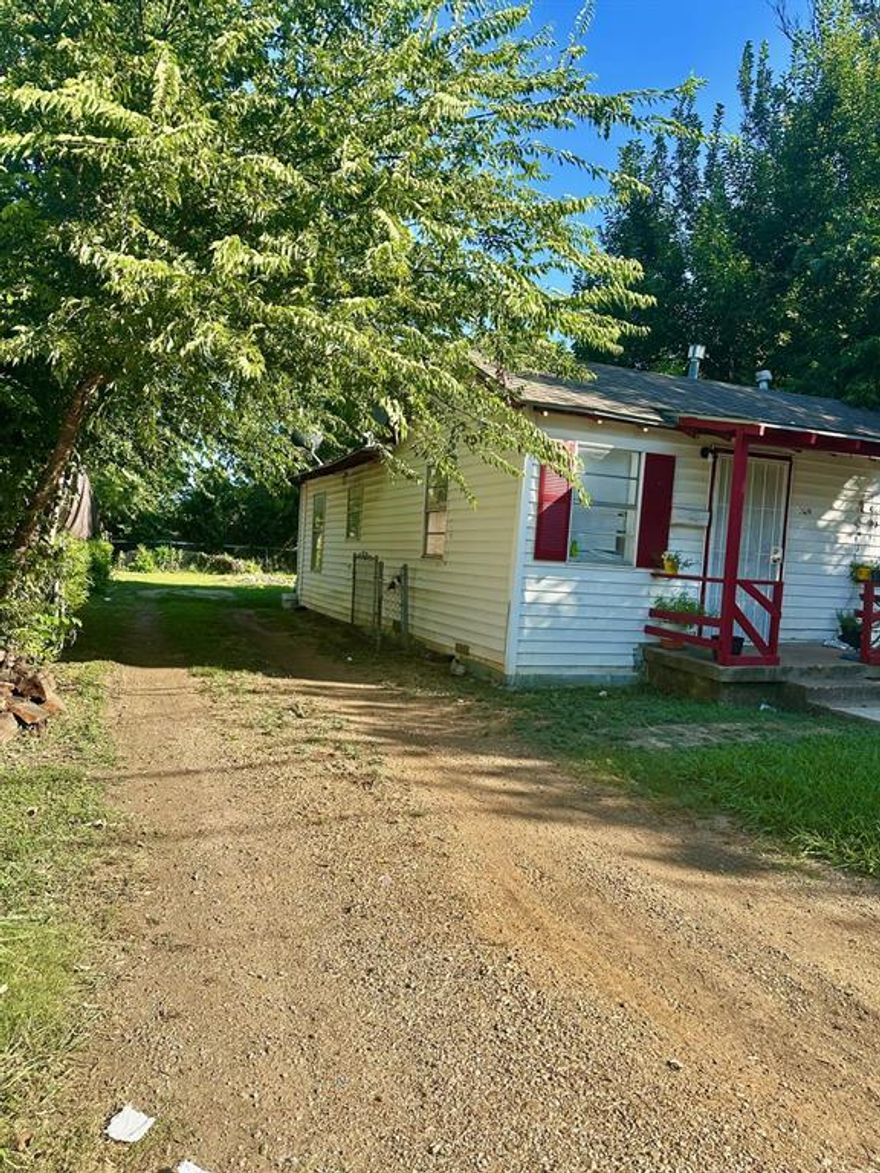 Tenant Occupied, $1,500 month. Great find for investors or first-time homebuyers! Updated with new flooring, a full kitchen remodel, and a bedroom addition! This home offers solid value, convenient location and tons of opportunity! Contact agent for showings.
Buyers and buyer's agent to verify all information.