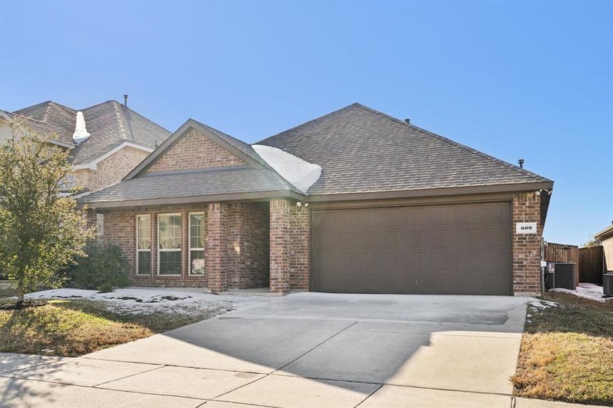 This adorable 3 bedroom single story home is the one you’ve been waiting for! Open-concept living - Fresh paint & new flooring throughout. The oversized Master Suite has an ensuite bath with seated shower & double vanity. Enjoy your mornings on the front covered patio space and evenings on the back covered patio overlooking an oversized backyard—perfect for entertaining or relaxing. Williamsburg provides amenities for an active lifestyle including multiple pools including a lap pool, full gym, catch & release pond, jogging trails PLUS Rockwall ISD has a Middle school in the neighborhood and the Elementary school only a few blocks away. Message me for details or to be the first to see it! Won't last long!