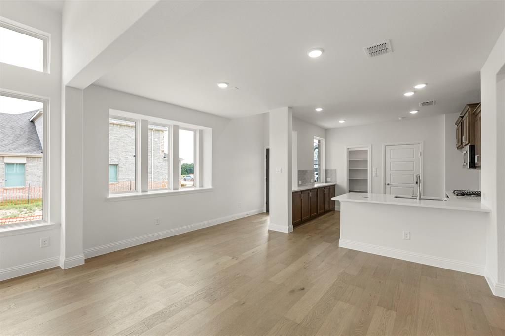 900 Collegiate Drive
