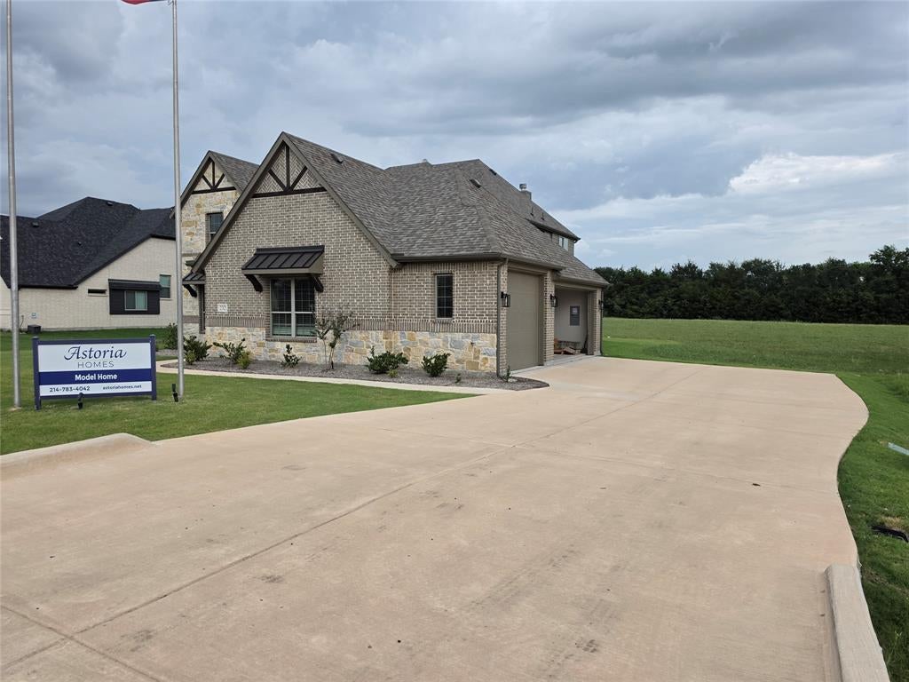 232 Redwood Circle