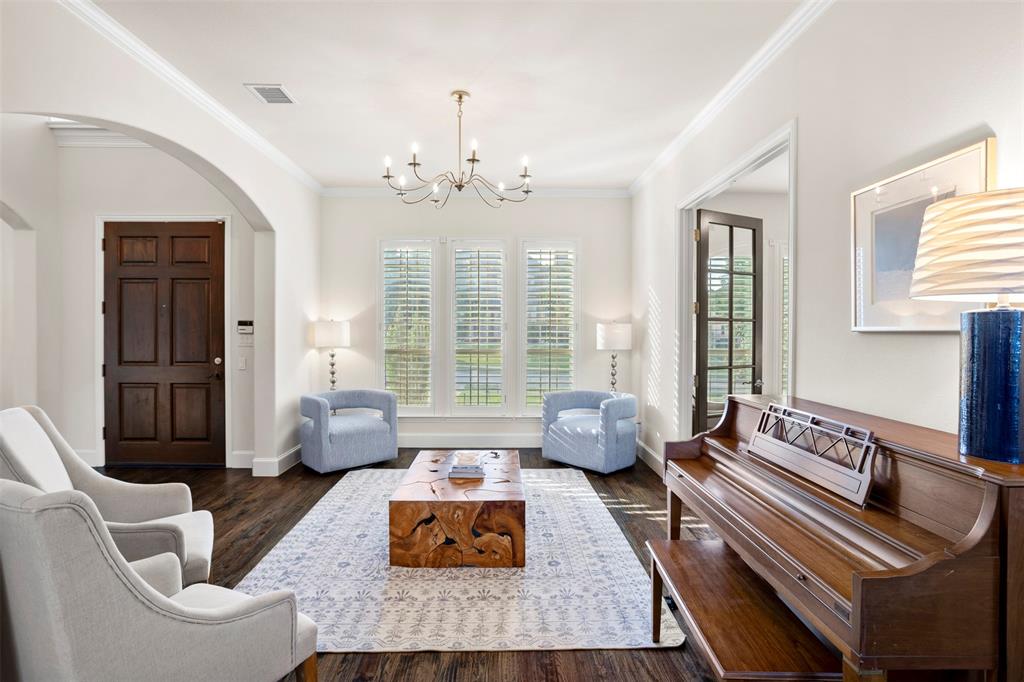 1302 Featherwood Drive