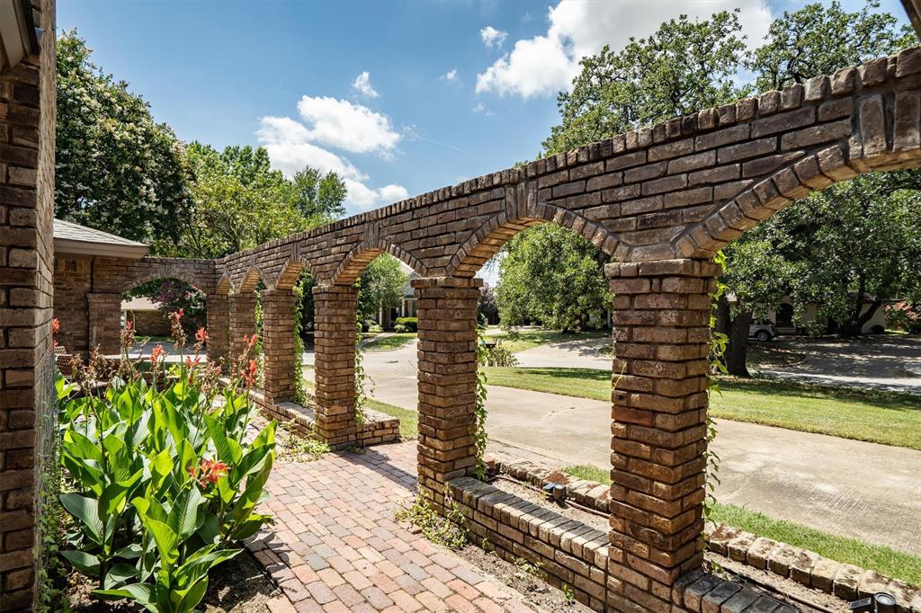 2016 Pembrooke Place