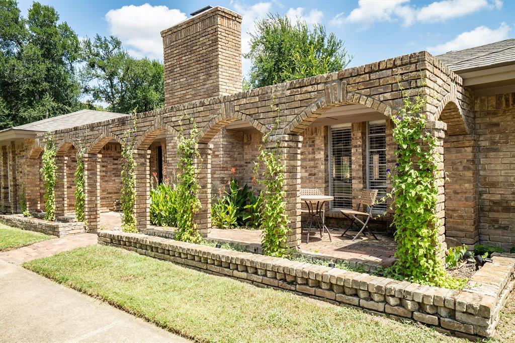 2016 Pembrooke Place