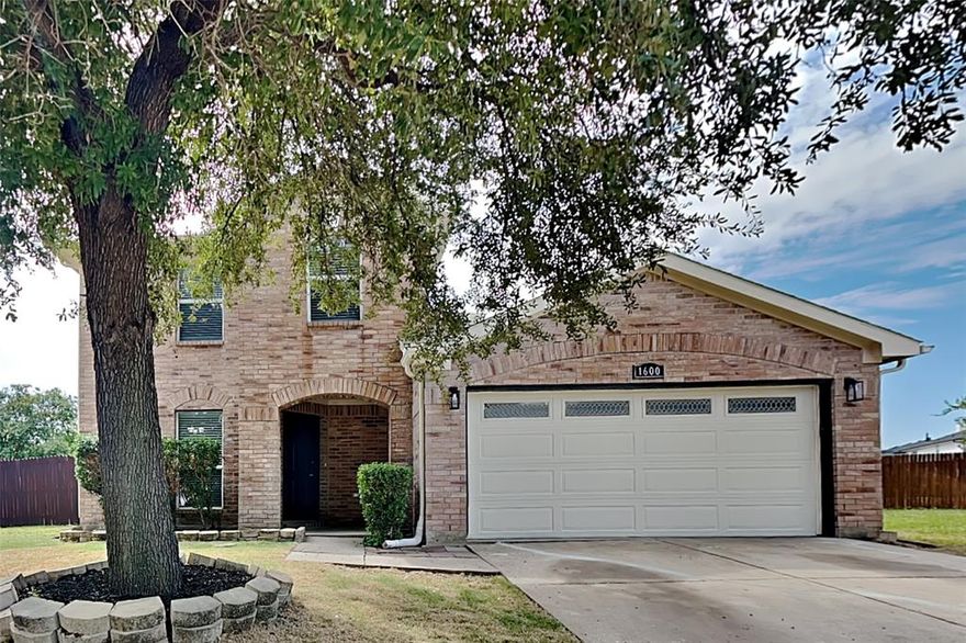 Charming 4 bed, 2.5 bath 2,359 sq ft home in Little Elm! Open kitchen concept with updated counters. Primary suite with attached bathroom. Spacious backyard, great for gatherings! Pets accepted on a case by case basis. Additional admin fees apply. The Fireplace is decorative. Schedule your showing today! This home is as-is.  

This home may be located within a Homeowners Association (HOA) community. If so, residents will be responsible for adhering to all HOA rules and regulations. Please contact your agent or landlord's agent for more information.