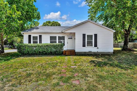 Photo of 2800 Mckenzie Avenue, Waco, TX 76708 (MLS # 21203303)