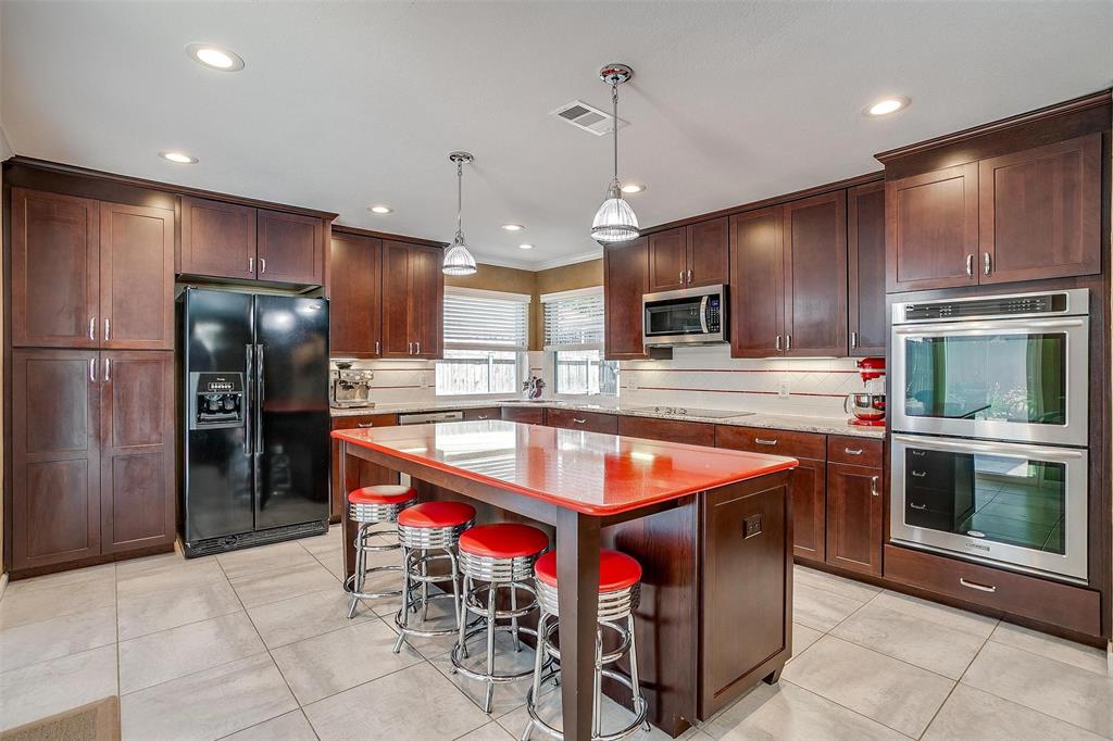 609 Huntington Court