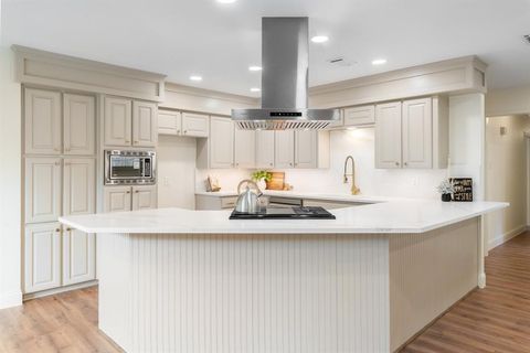 2212 Mountainview Drive Hurst TX 76054