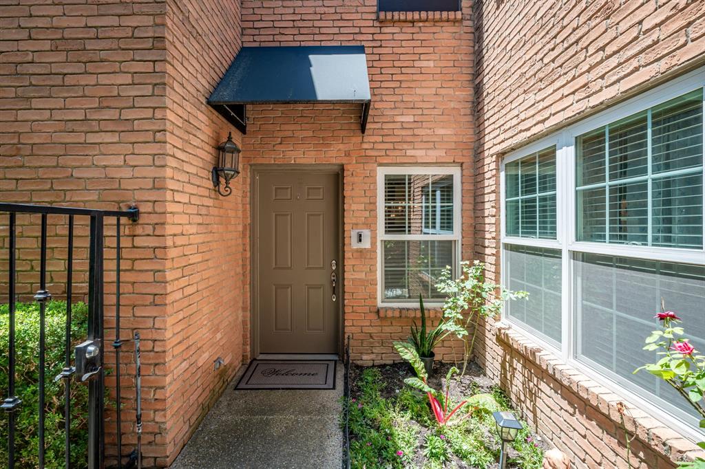 Photo of 17365 Remington Park Circle, Dallas, TX 75252 (MLS # 21420441)