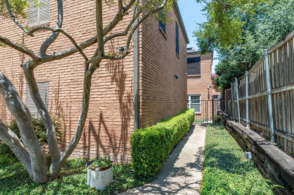 Photo of 17365 Remington Park Circle, Dallas, TX 75252 (MLS # 21420441)