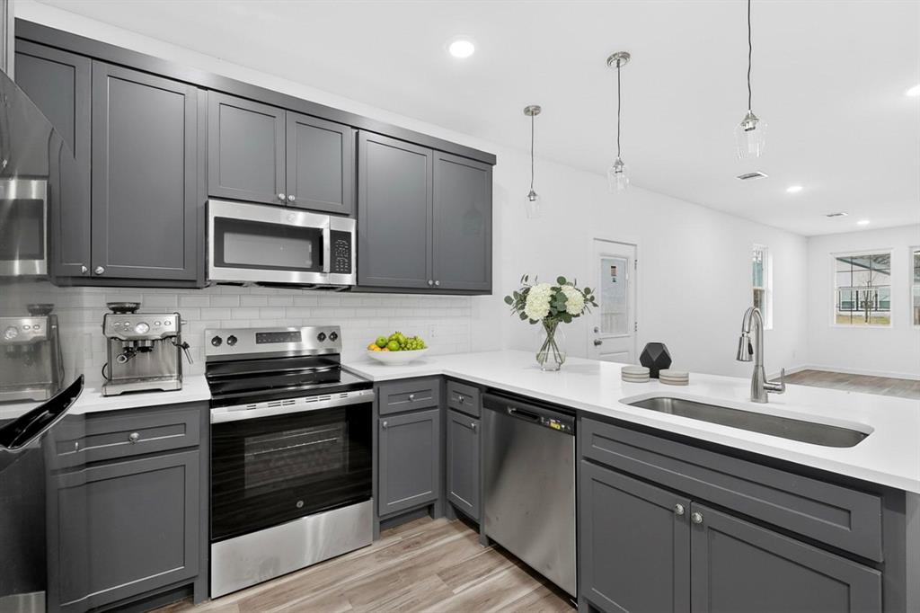 4614 Metropolitan Avenue