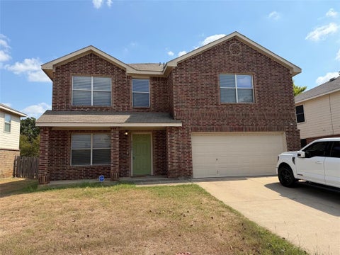 Photo of 2329 Ash Grove Trail, Fort Worth, TX 76112 (MLS # 21402409)
