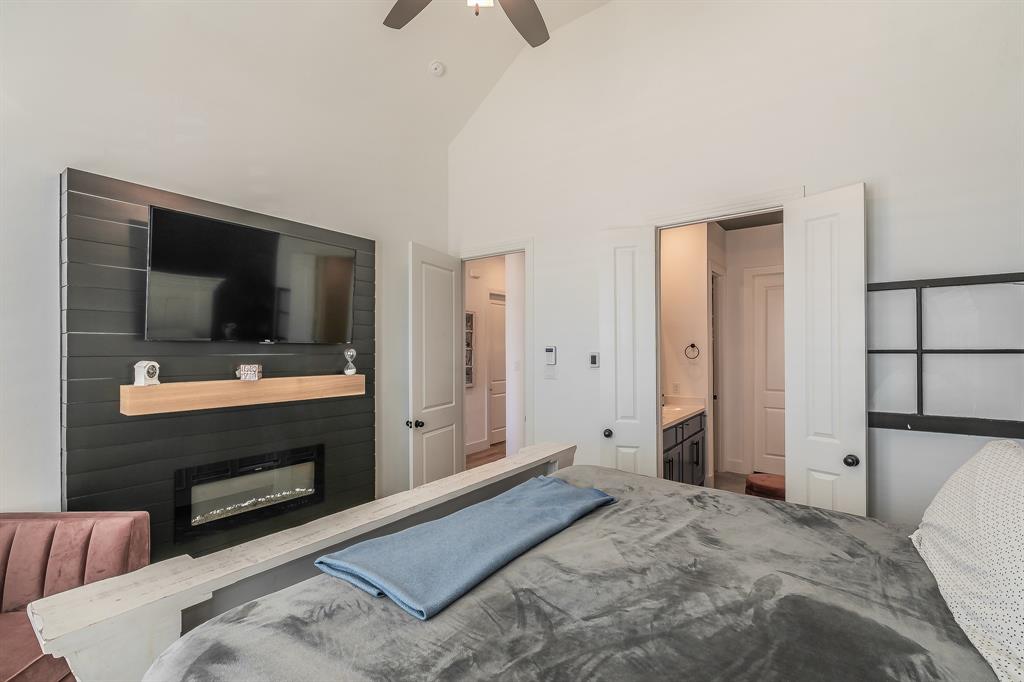 2425 Longspur Drive