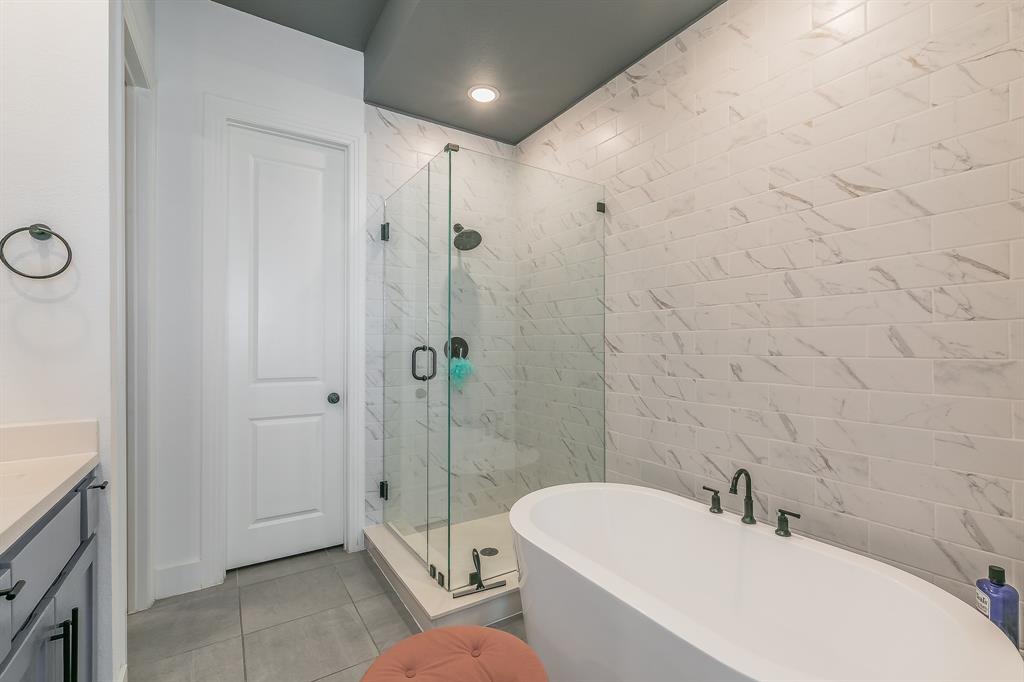2425 Longspur Drive