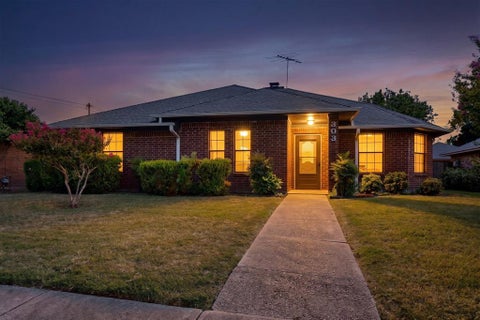 Photo of 303 Stoneybrook Drive, Wylie, TX 75098 (MLS # 21351955)