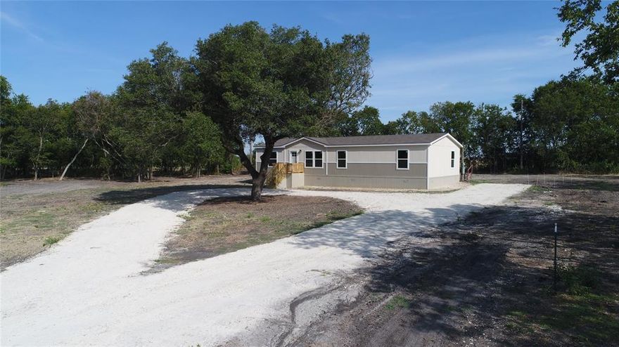 Come check out your new home near Barry and in the Blooming Grove ISD.    This new double wide has 4 bedroom, 2 bath will also have luxury vinyl plank flooring throughout, fridge, electric range and dishwasher included.