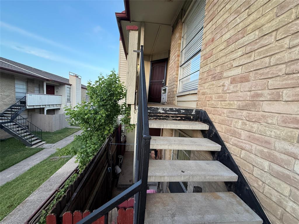 919 S Weatherred Drive 211