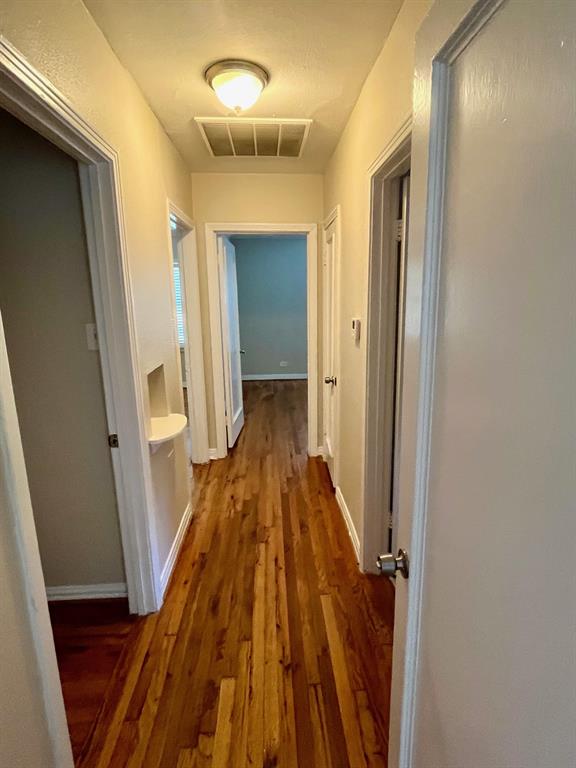 Dallas, Texas 75235, United States, 3 Bedrooms Bedrooms, ,1 BathroomBathrooms,Residential,Pending,22217