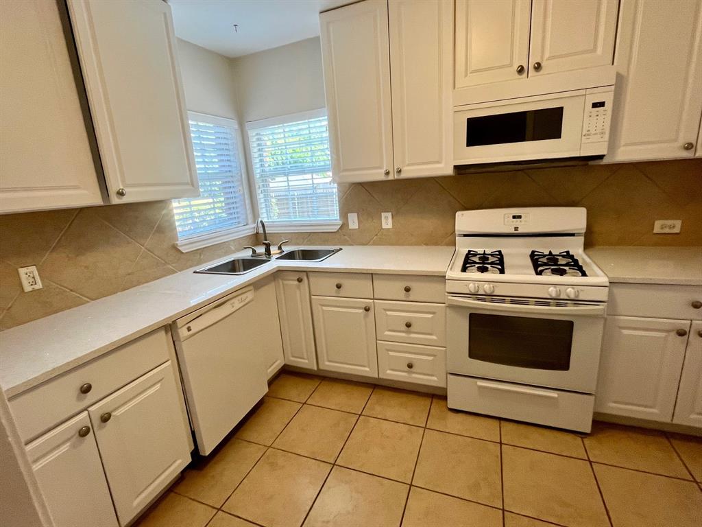 Dallas, Texas 75235, United States, 3 Bedrooms Bedrooms, ,1 BathroomBathrooms,Residential,Pending,22217