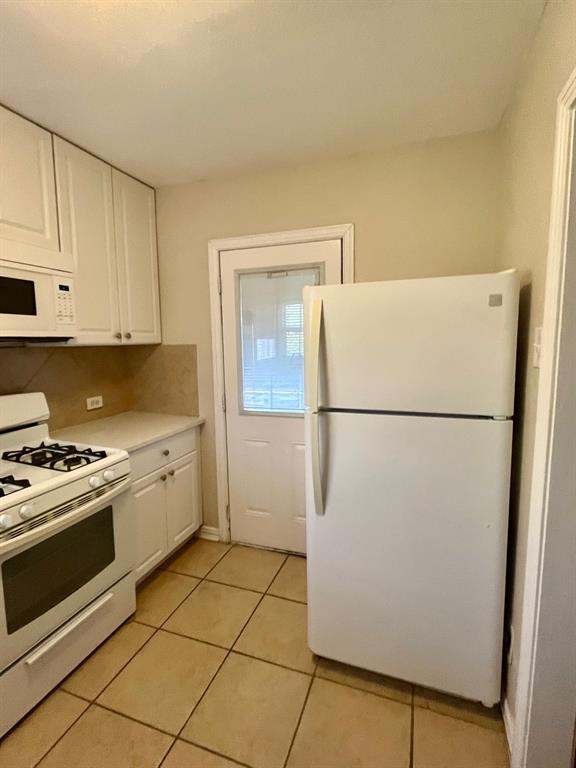 Dallas, Texas 75235, United States, 3 Bedrooms Bedrooms, ,1 BathroomBathrooms,Residential,Pending,22217