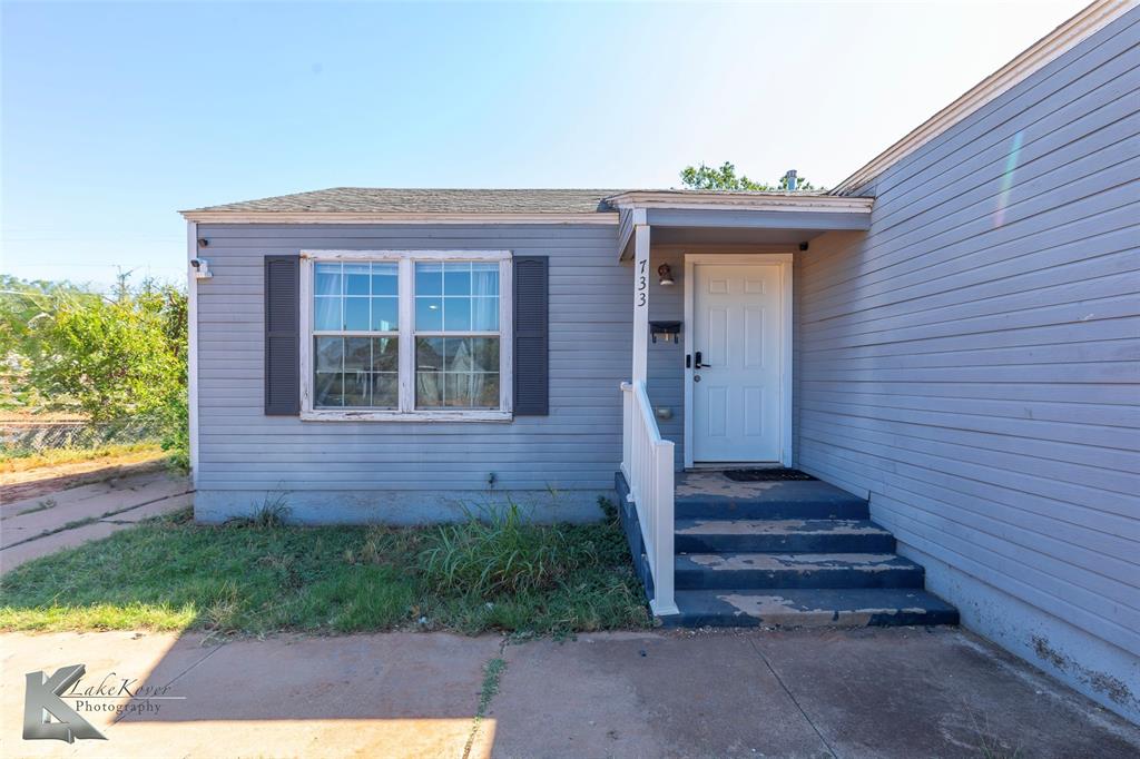 733 S Crockett Drive