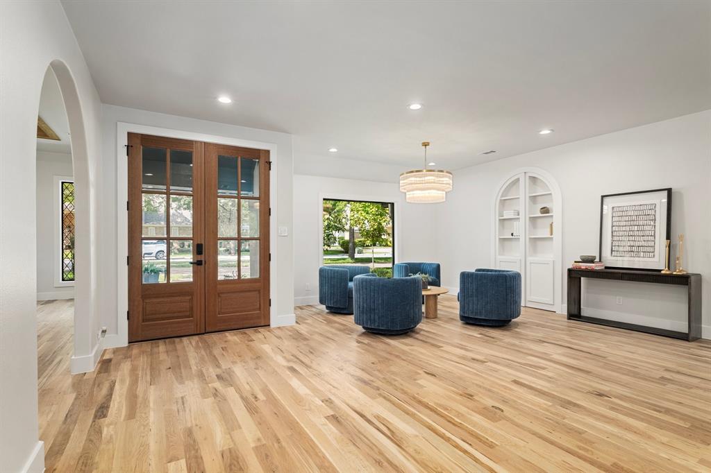 2207 Forest Creek