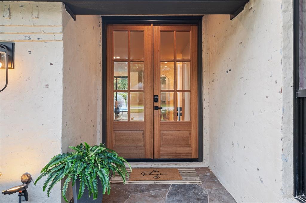 2207 Forest Creek