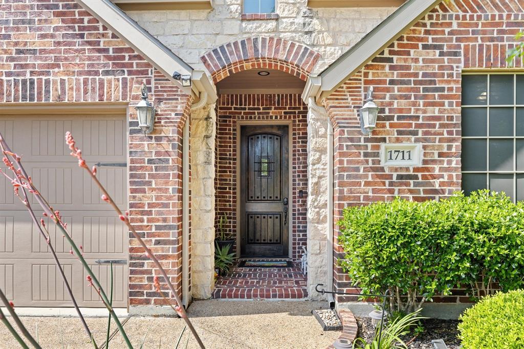 1711 Crescent Oak Street