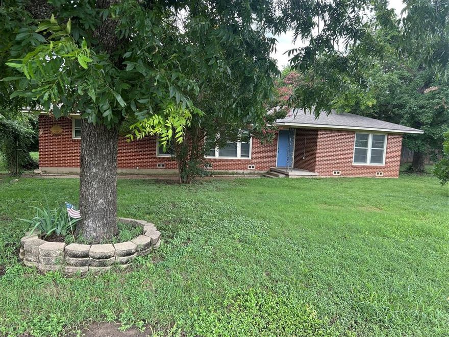 Brick home with siding on the back on a large lot 100' X 155' (0.355 acre! 

New carpet in family room, formal dining & three bedrooms.

New kitchen vinyl flooring.

Just painted all the interior space including doors, molding, ceiling & walls.

New architectural 25 year roof completed 2-27-25.