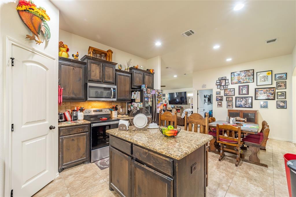 GEMSTONE ESTATES PHASE FOUR - Residential