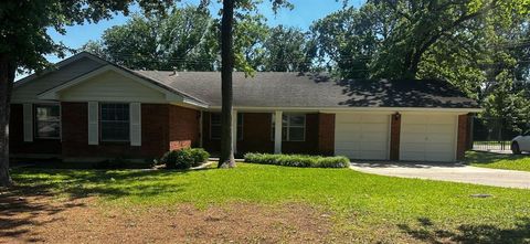 2202 Foxcroft Circle Denton TX 76209