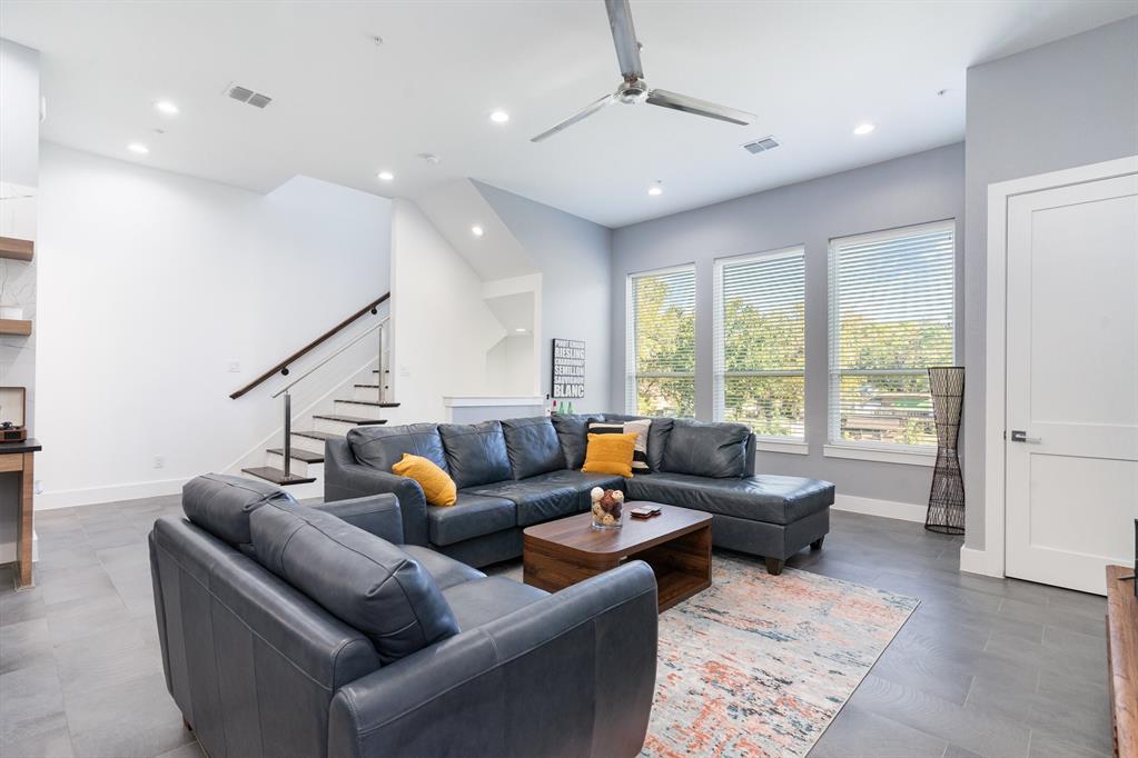 LOVE FIELD LOFTS - Residential