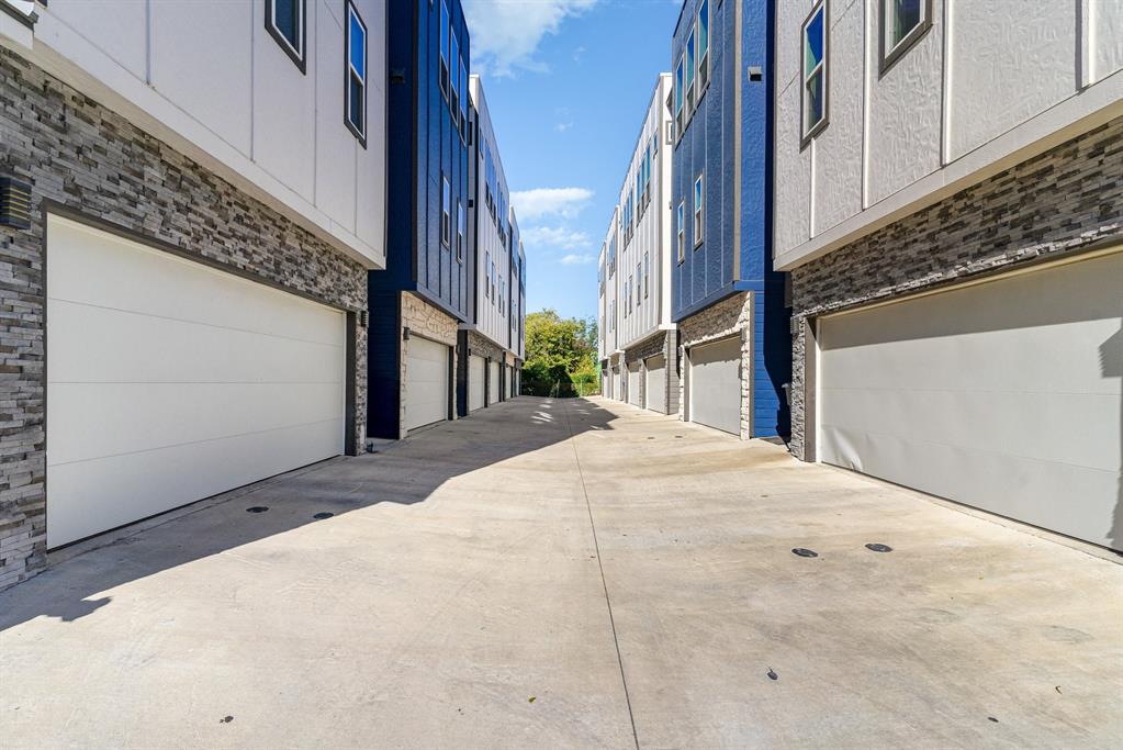 LOVE FIELD LOFTS - Residential