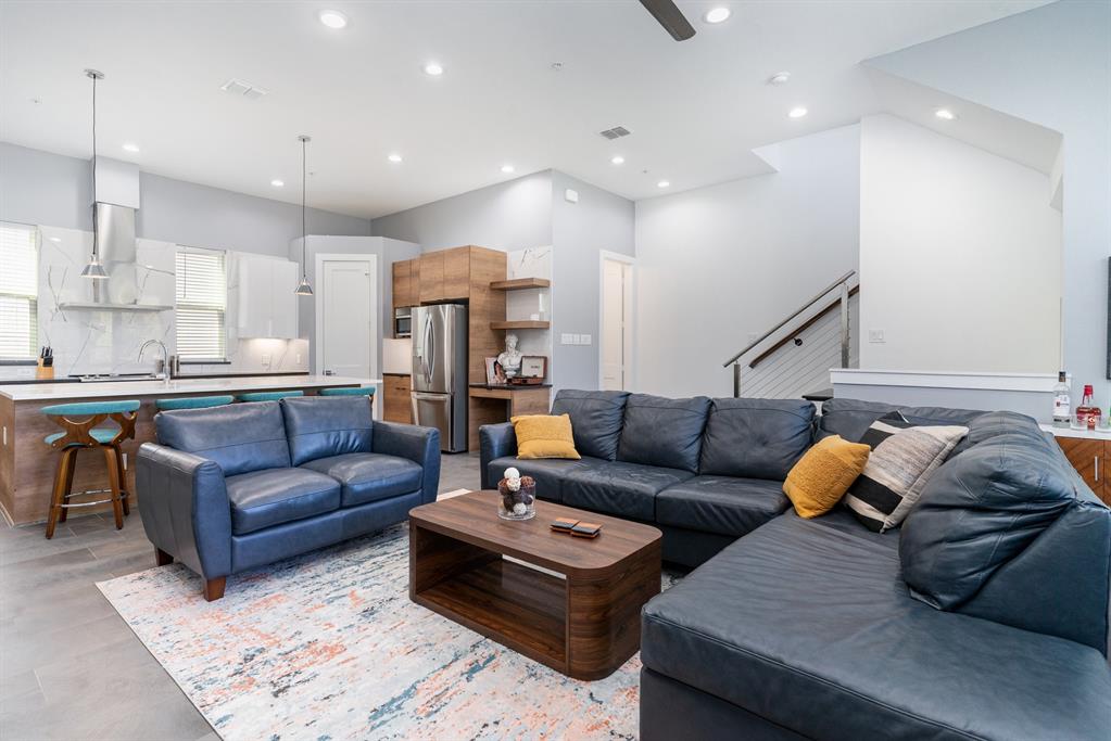 LOVE FIELD LOFTS - Residential