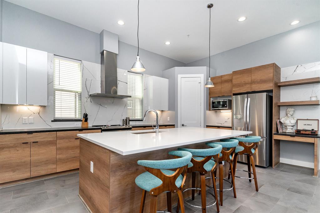 LOVE FIELD LOFTS - Residential