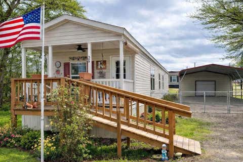 Photo of 750 Waterfront Row, Quitman, TX 75783 (MLS # 21367539)