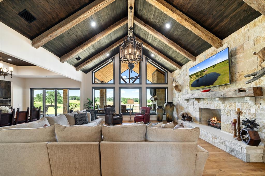 1150 Loggins Trail