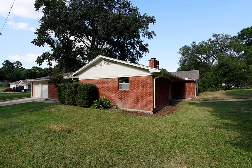 2714 Pine Shadows Drive
