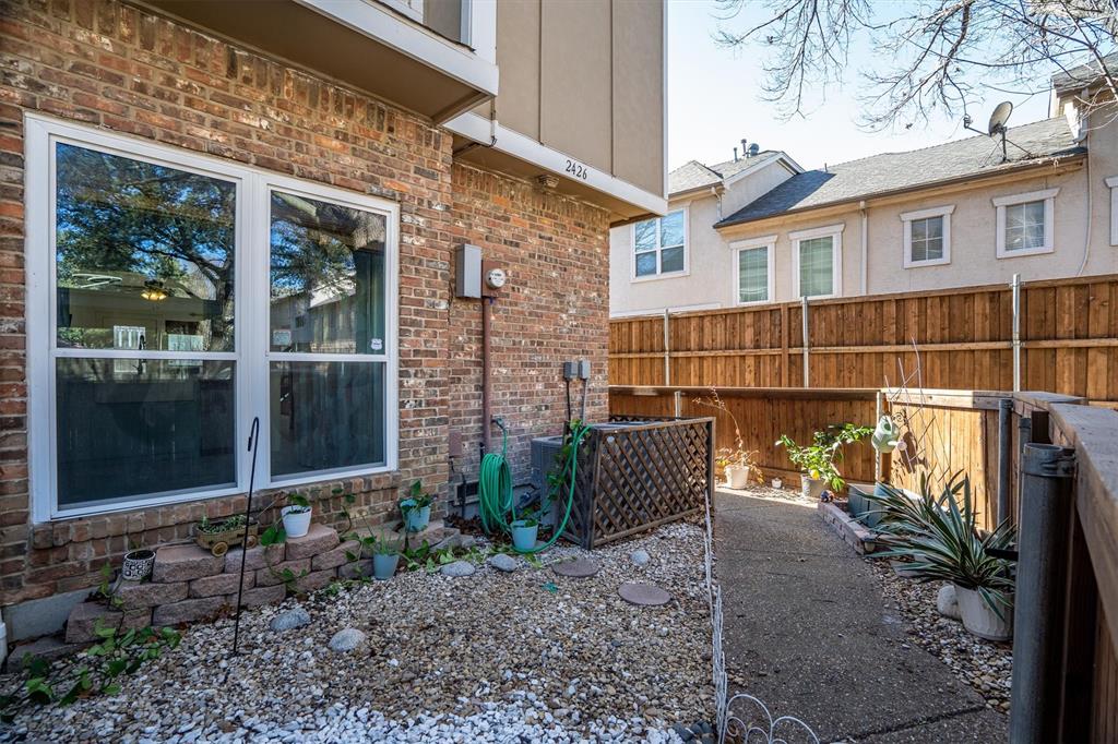 Lakeside Lndg Twnhm - Residential