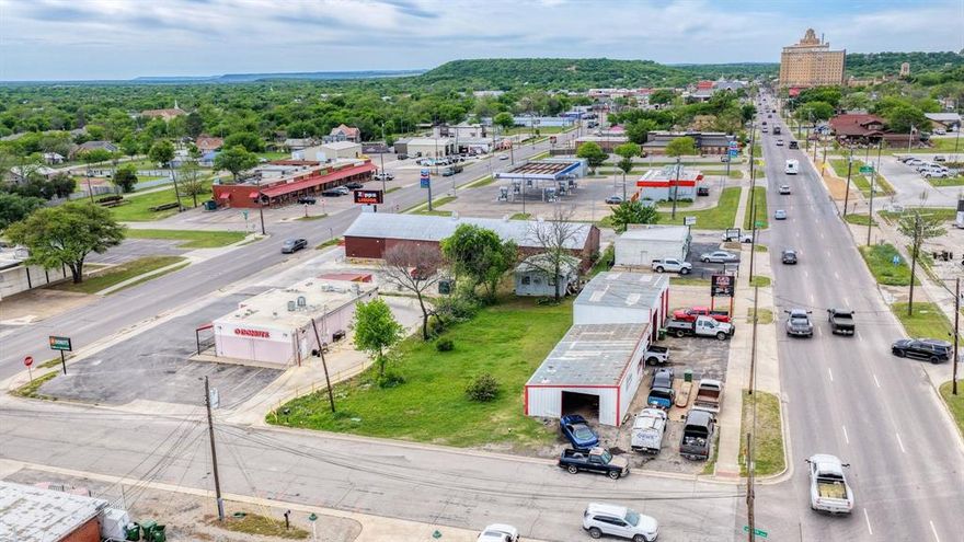 Located just minutes from the heart of downtown Mineral Wells, this rare commercial lot offers an incredible opportunity to bring your business vision to life in one of the area’s fastest-growing districts. As one of the last remaining vacant lots near downtown, this property is perfectly positioned for visibility and steady foot traffic.
This long, narrow lot sits between established businesses and is a great place for a food truck, coffee stand, or small commercial setup. Its layout makes it especially well-suited for quick-service concepts, grab-and-go dining, or a unique roadside stop that captures both local and visitor traffic.
City water and sewer are available on site, adding convenience for future development. Buyer to verify all intended uses, zoning, and utility access.
Whether you’re looking to start a new business, expand your current brand, or invest in a prime location, this property offers flexibility, convenience, and strong future value in a thriving community.
