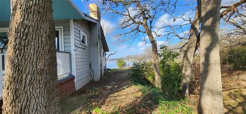 A home in Mexia