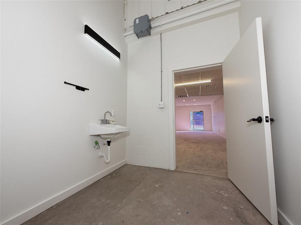 G-0630 JONES HARDIN A-G0630, ACRES .359 - Commercial Lease