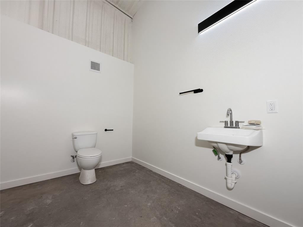 G-0630 JONES HARDIN A-G0630, ACRES .359 - Commercial Lease