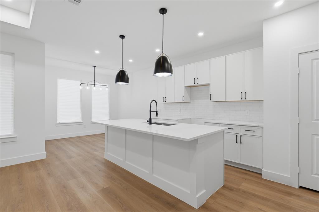 A W Grahams Bl A-2403 - Residential